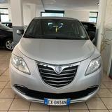 Lancia Ypsilon 1.2 69 CV 5 porte S&S Platinum - silberne Lancia Ypsilon