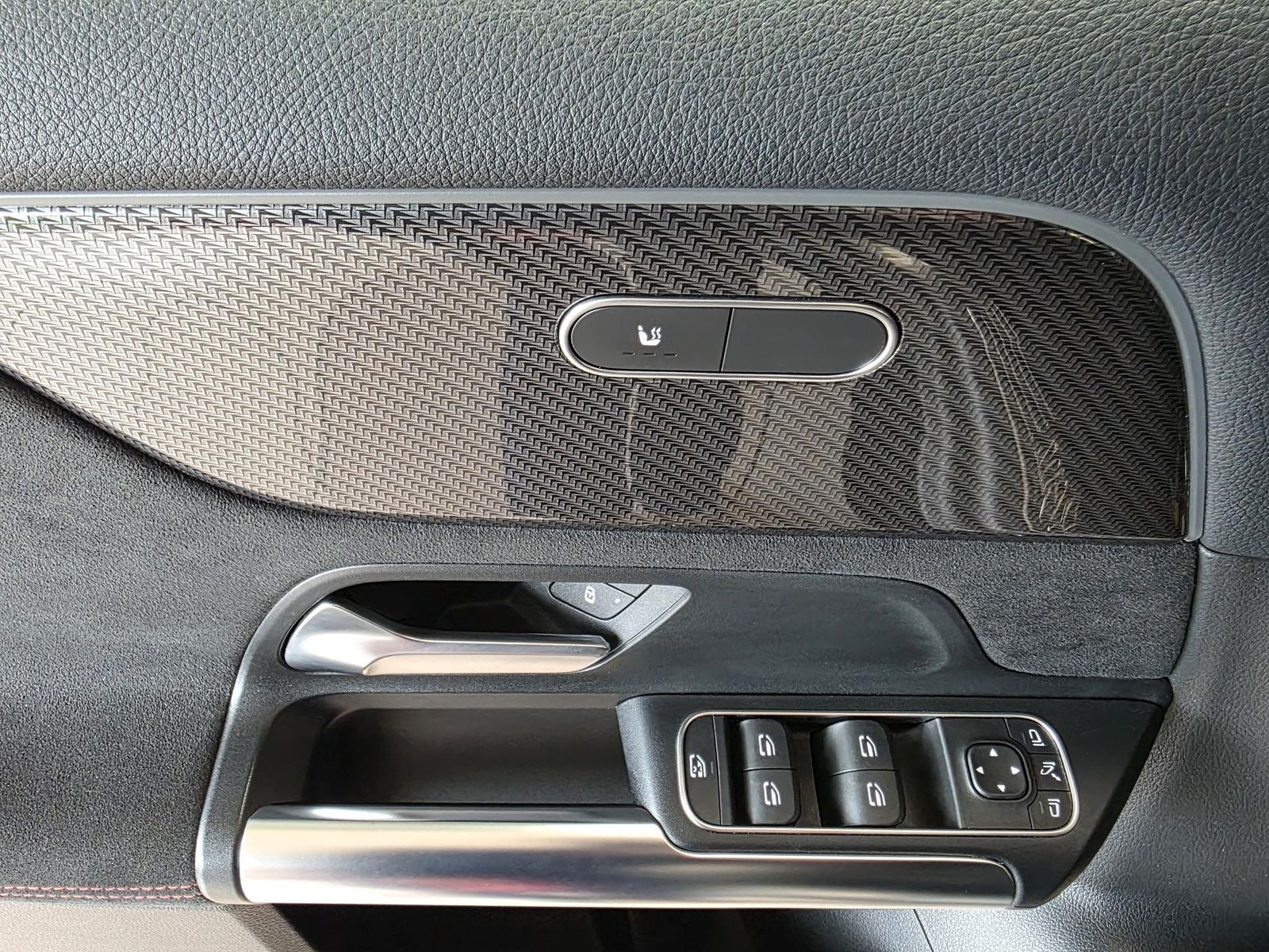 Fahrzeugabbildung Mercedes-Benz GLA 200 AMG Automatik/Nightpaket/LED/VZE/DAB/CAM