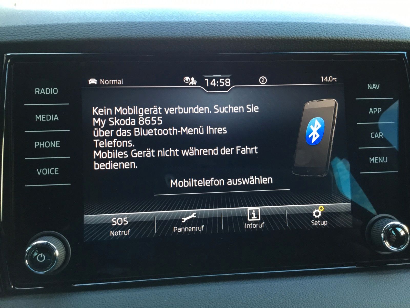 Fahrzeugabbildung SKODA Karoq 2.0l TSI DSG 4x4 Sportline+Pano+Standheizu