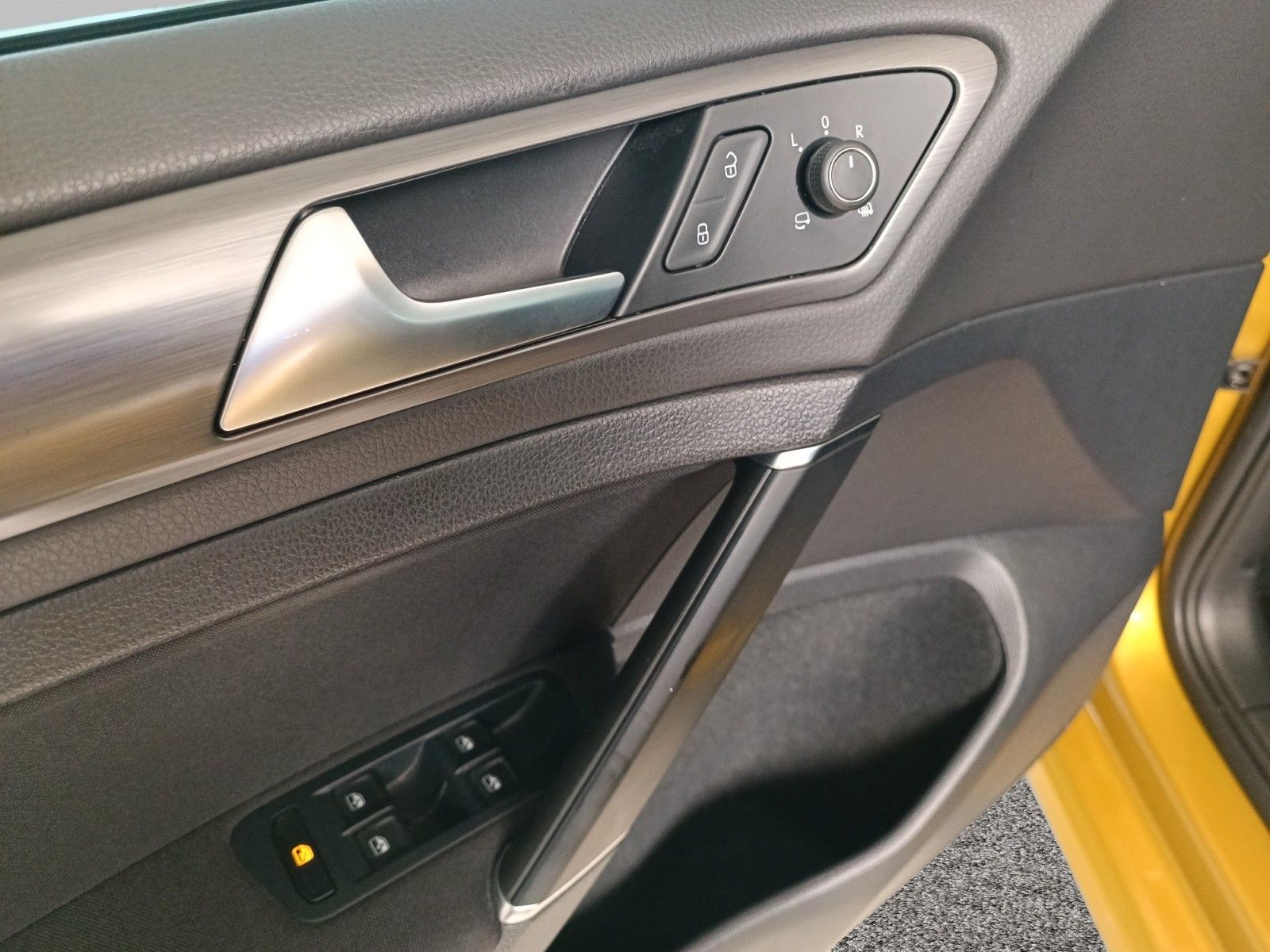 Fahrzeugabbildung Volkswagen Golf 1.0 TSI Comfortline *Navi*Winter*Klimaauto