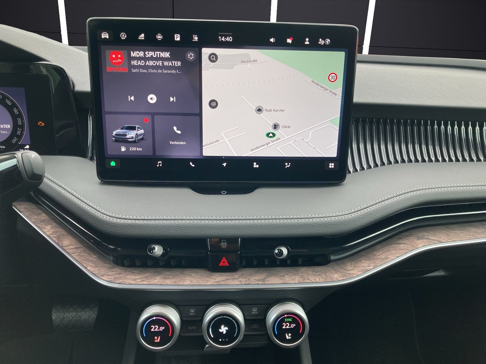 Fahrzeugabbildung SKODA Superb Combi L&K 2.0 TDI 142kW 4x4 L&K Matrix, S