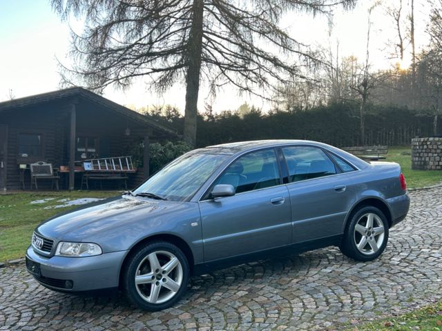 Audi A4 2.4 V6 Quattro,Leder,Klima,SHZ,2Hand,69tkm!!!