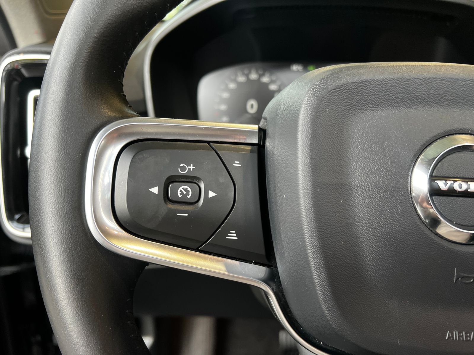 Fahrzeugabbildung Volvo XC40 Inscription LEDER NAVI PANO AHK 360°
