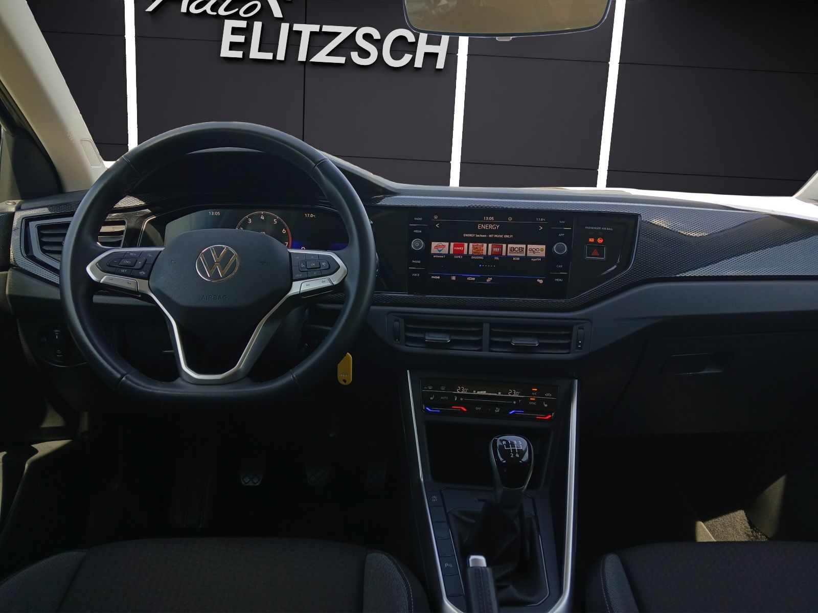 Fahrzeugabbildung Volkswagen Taigo TSI Life 1,99% LED AHK AID PDC SH LM