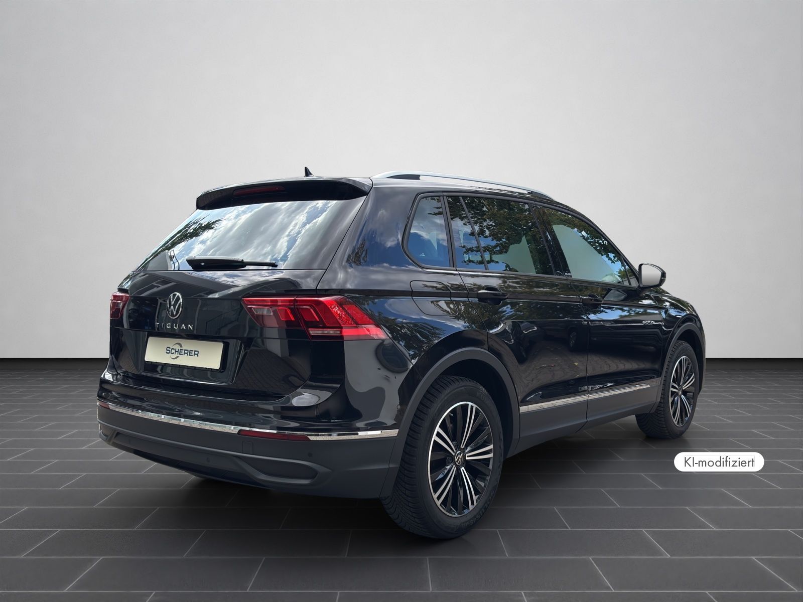 Volkswagen Tiguan 2.0 TDI Active NAVI AHK APP RearView 18" imagem 2