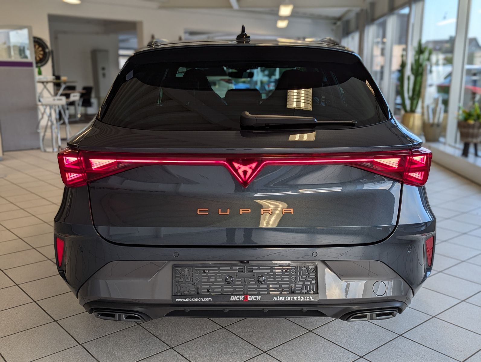 CUPRA Leon 1.5 eTSI Sennh Matrix Pano Edge/Dynamic AHK - Image 6