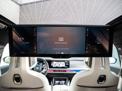 BMW M760 – 30 / 33