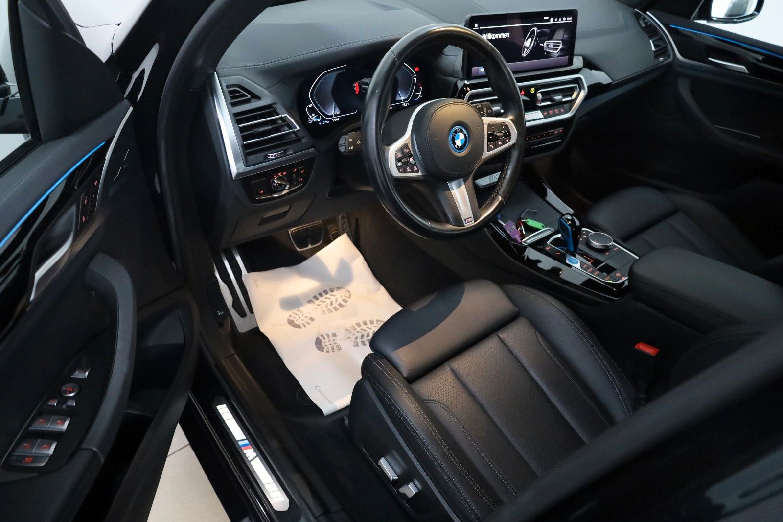 Fahrzeugabbildung BMW iX3 M Sport Inspiring,Navi,LED,SH,Panorama,AHK