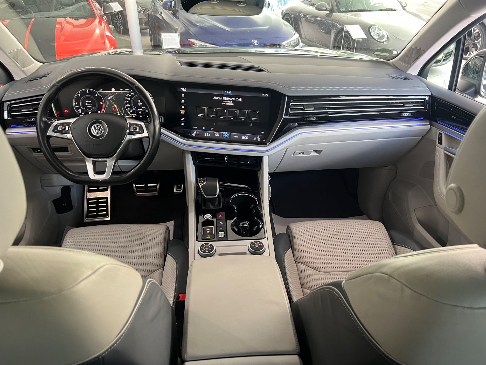 Fahrzeugabbildung Volkswagen Touareg 4.0 V8 Elegance 4Motion R line