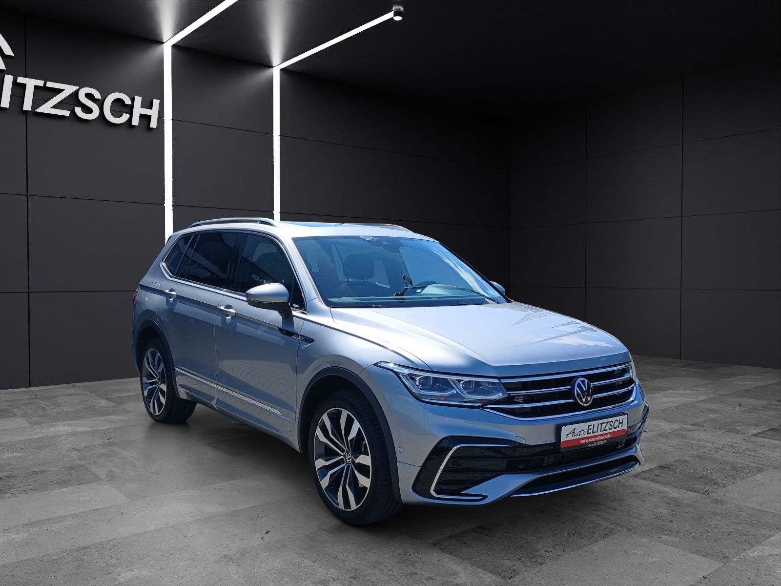 Fahrzeugabbildung Volkswagen Tiguan Allspace TDI R-Line DSG 4M STH Matrix AHK