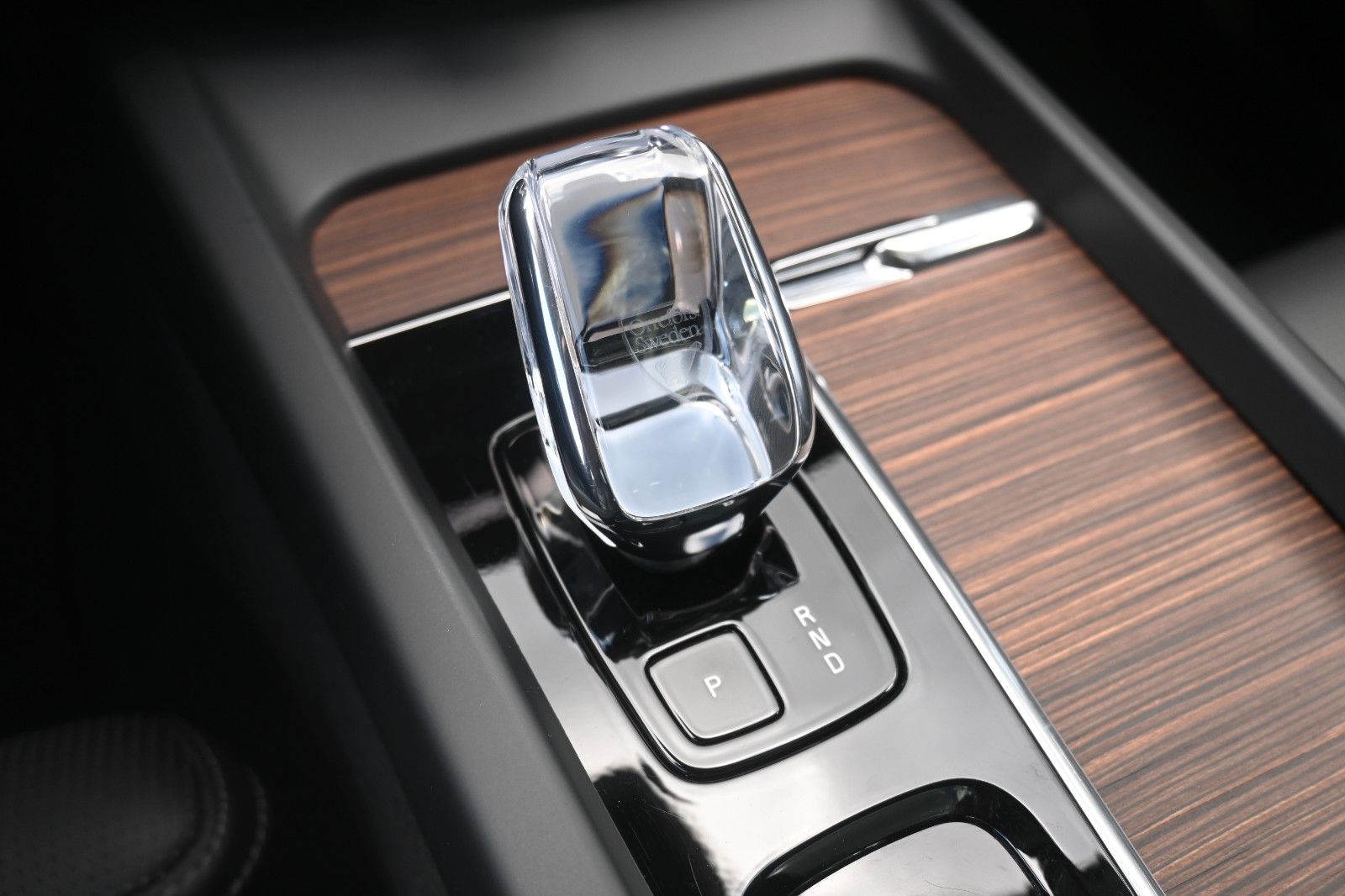 Fahrzeugabbildung Volvo XC60 B4D AWD Ultimate Dark*LUFT*HUD*B&W*AHK*360°