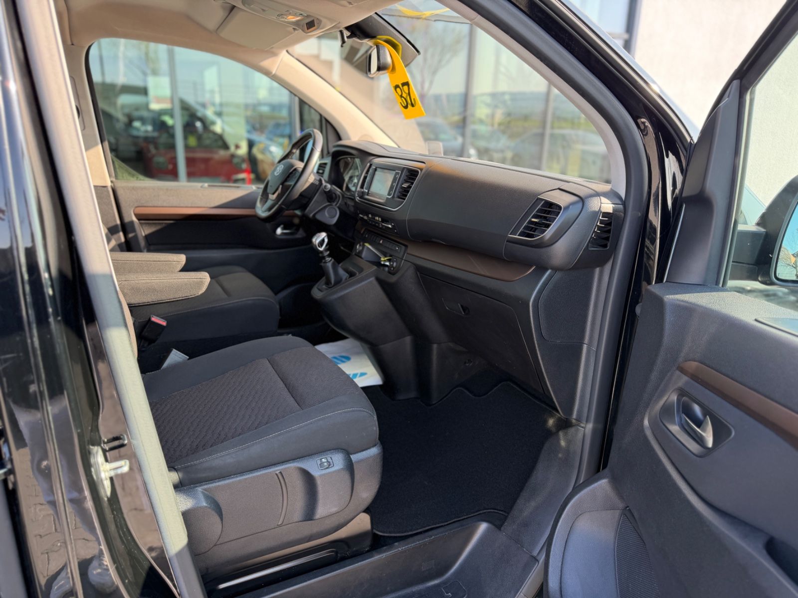 Proace Verso L1 Family 2.0 D-4D 8 Sitzer Navi