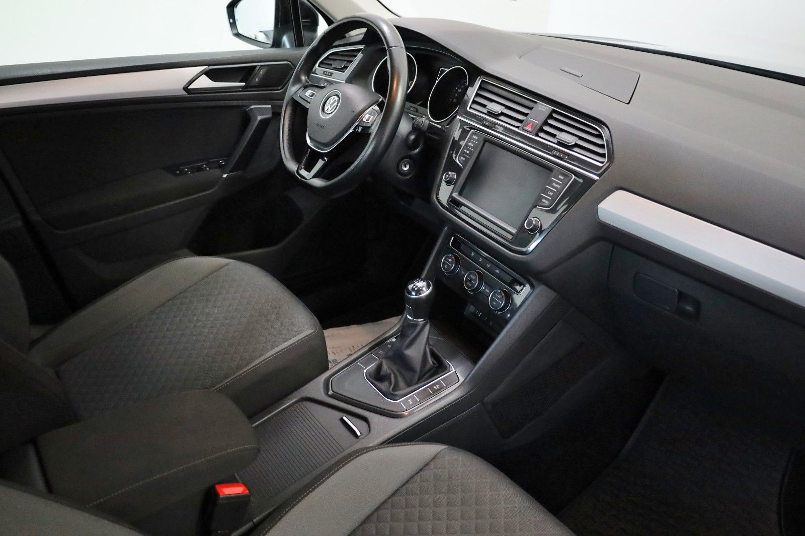 Fahrzeugabbildung Volkswagen Tiguan Comfortline BMT Navi,PDC,LM 19"+WR