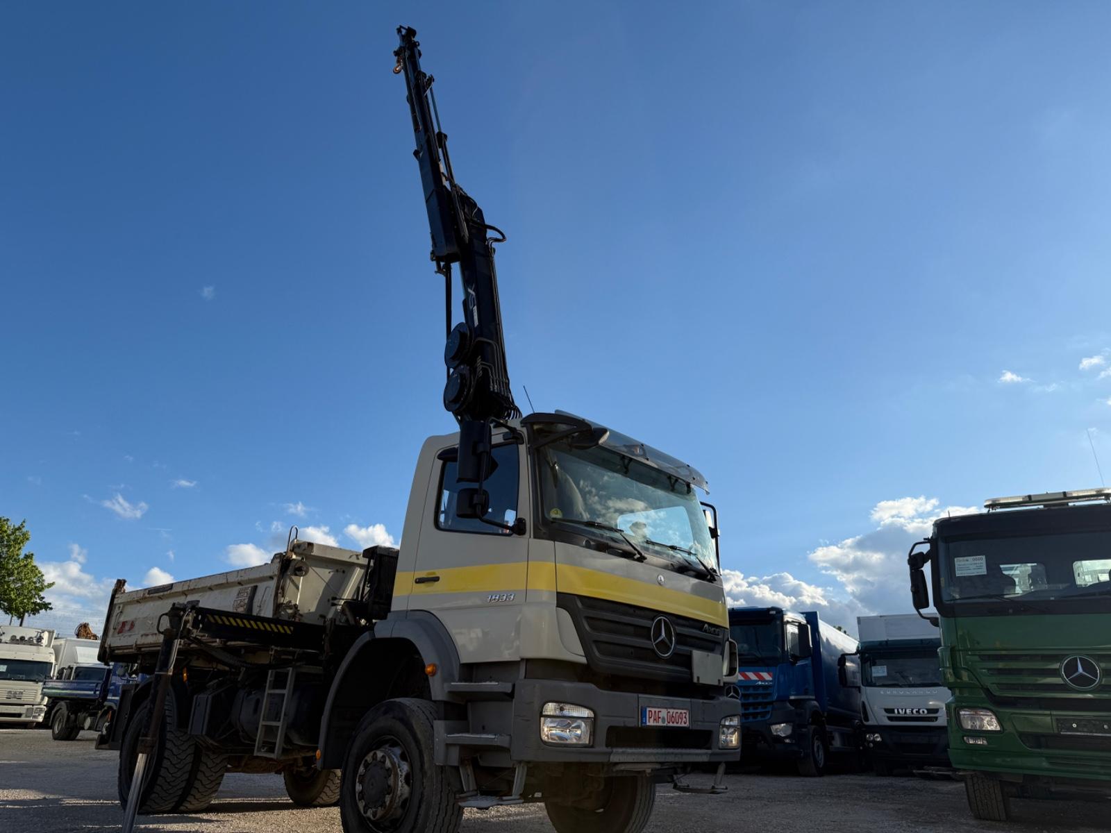 Mercedes-Benz 1833-ALLRAD4x4,KRAN HIAB 122 Remote,Schalt,TÜV