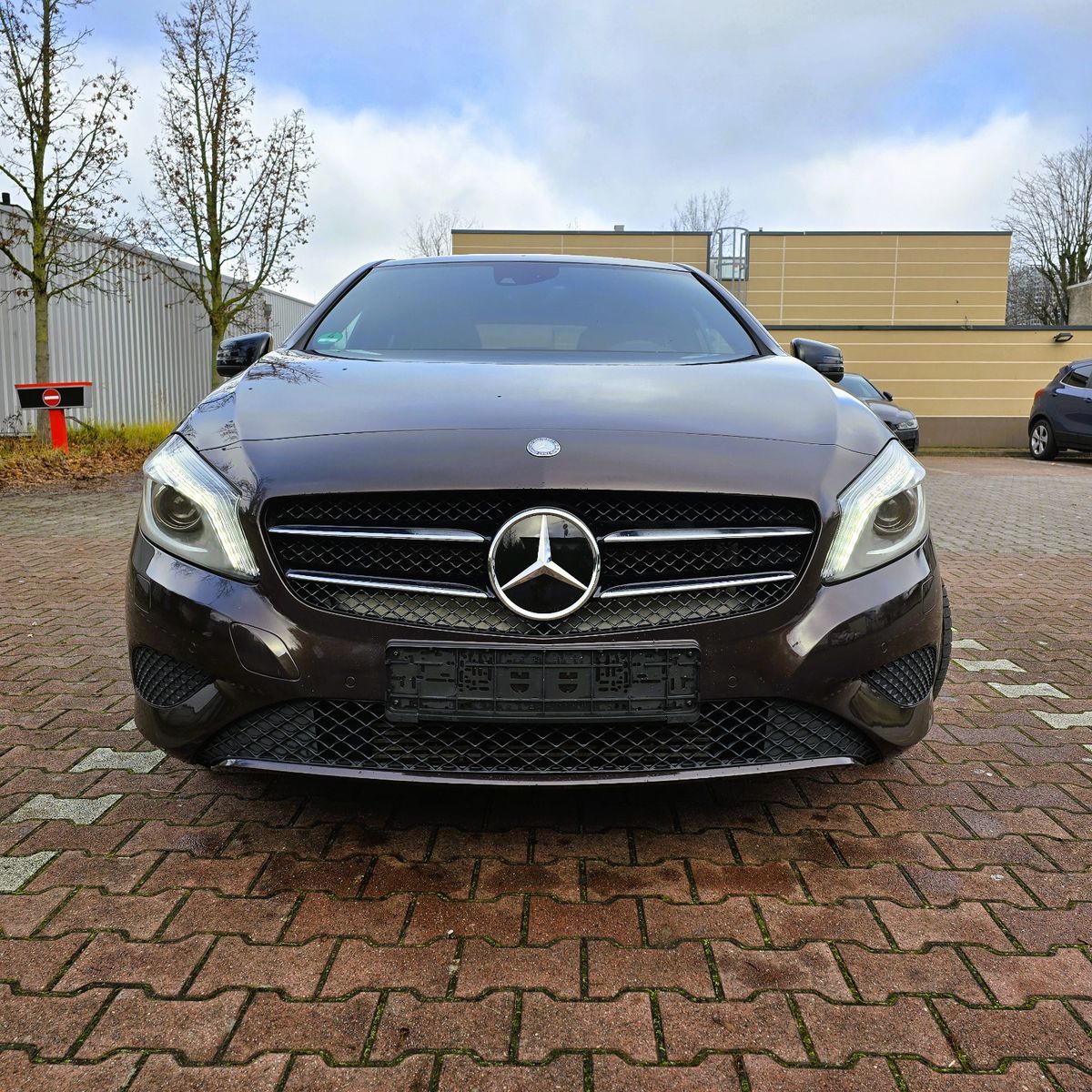 MERCEDES-BENZ A 250*4MATIC*PANO*KAMERA*AHK*NIGHT PAKET*8xBER.