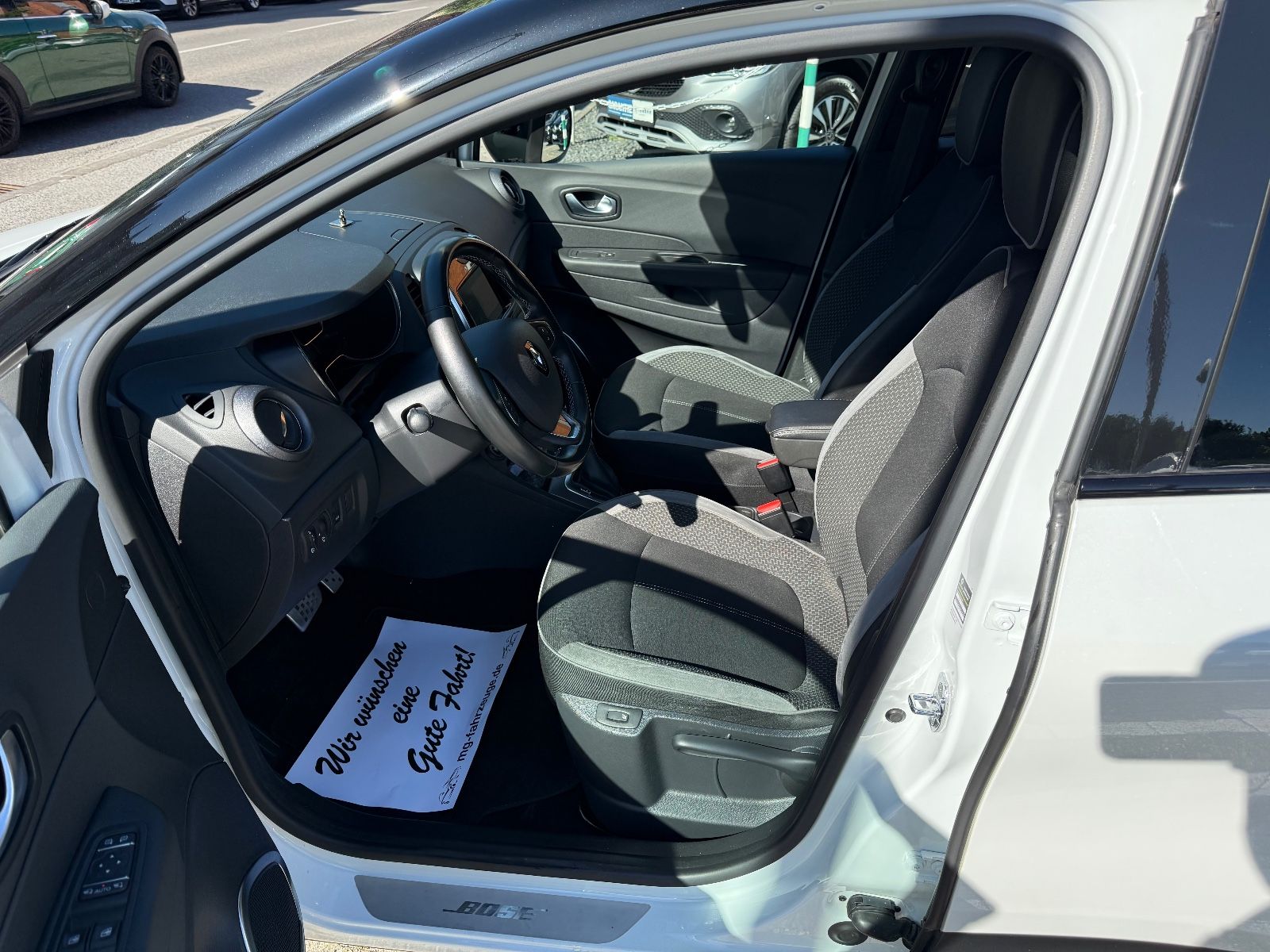 Fahrzeugabbildung Renault Captur BOSE Edition NAVI LED KAMERA AUTOMATIK