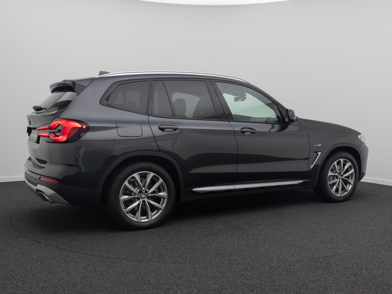 Fahrzeugabbildung BMW X3 xD30e Kamera AHK HUD DAB Sport Panoram 19Zoll