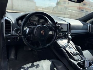 Porsche Cayenne - 9