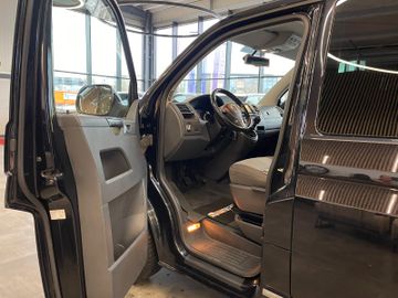 Volkswagen T5  Caravelle Comfortli *9-SITZER*NAVI*SZHZ*AHK*