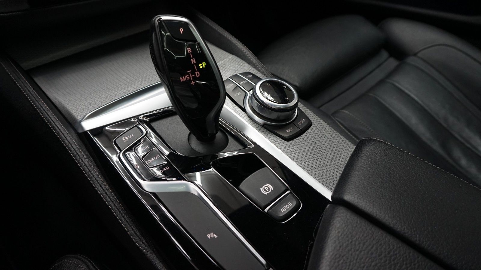 Fahrzeugabbildung BMW 5 Limousine 530 d M Sport Scheckheft gepflegt