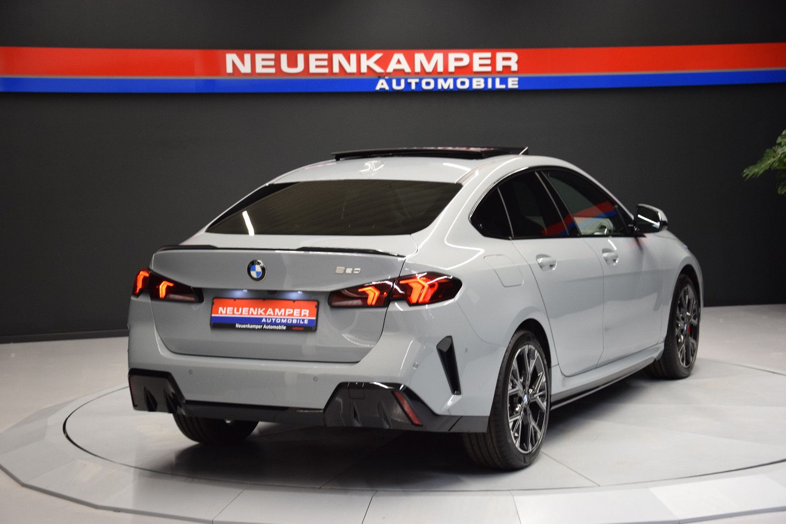 Fahrzeugabbildung BMW 220 i Gran Coupé M Sport Pano H&k Memory Schale