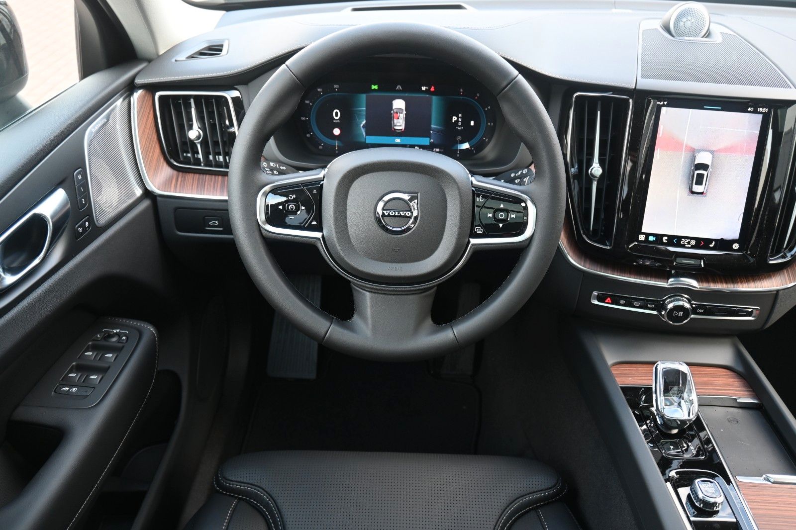 Fahrzeugabbildung Volvo XC60 B4 D AWD Ultimate Dark*STDHZG*360°*LUFT*ACC