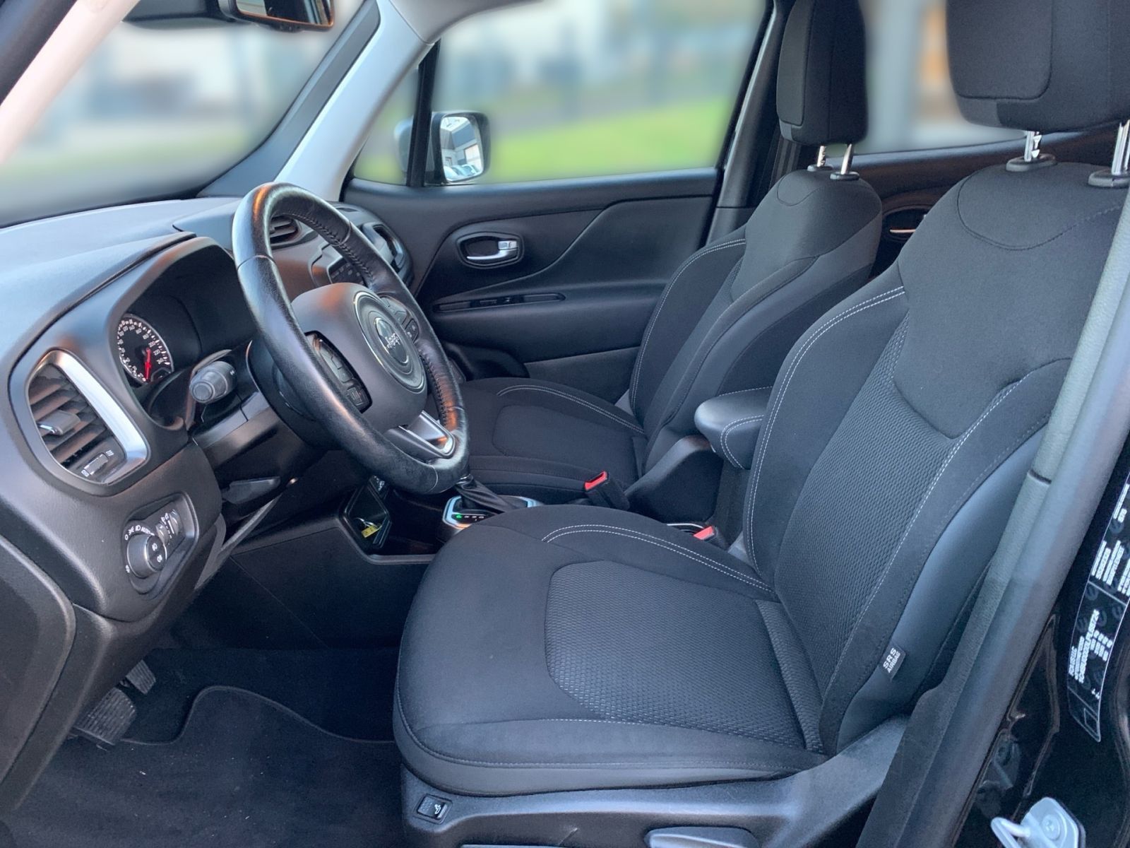 Fahrzeugabbildung Jeep Renegade 1.3 T-GDI Automatik Limited Navi AHK 1H