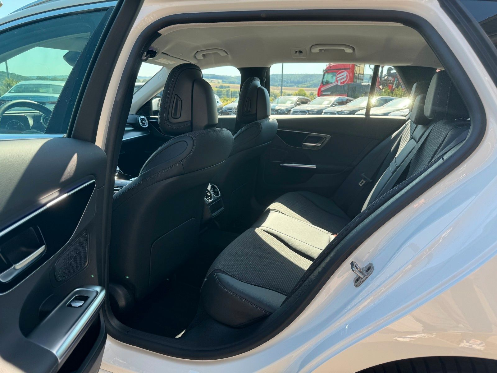 Fahrzeugabbildung Mercedes-Benz C 180 T Avantgarde+AHK+Memory+Ambiente+TotW