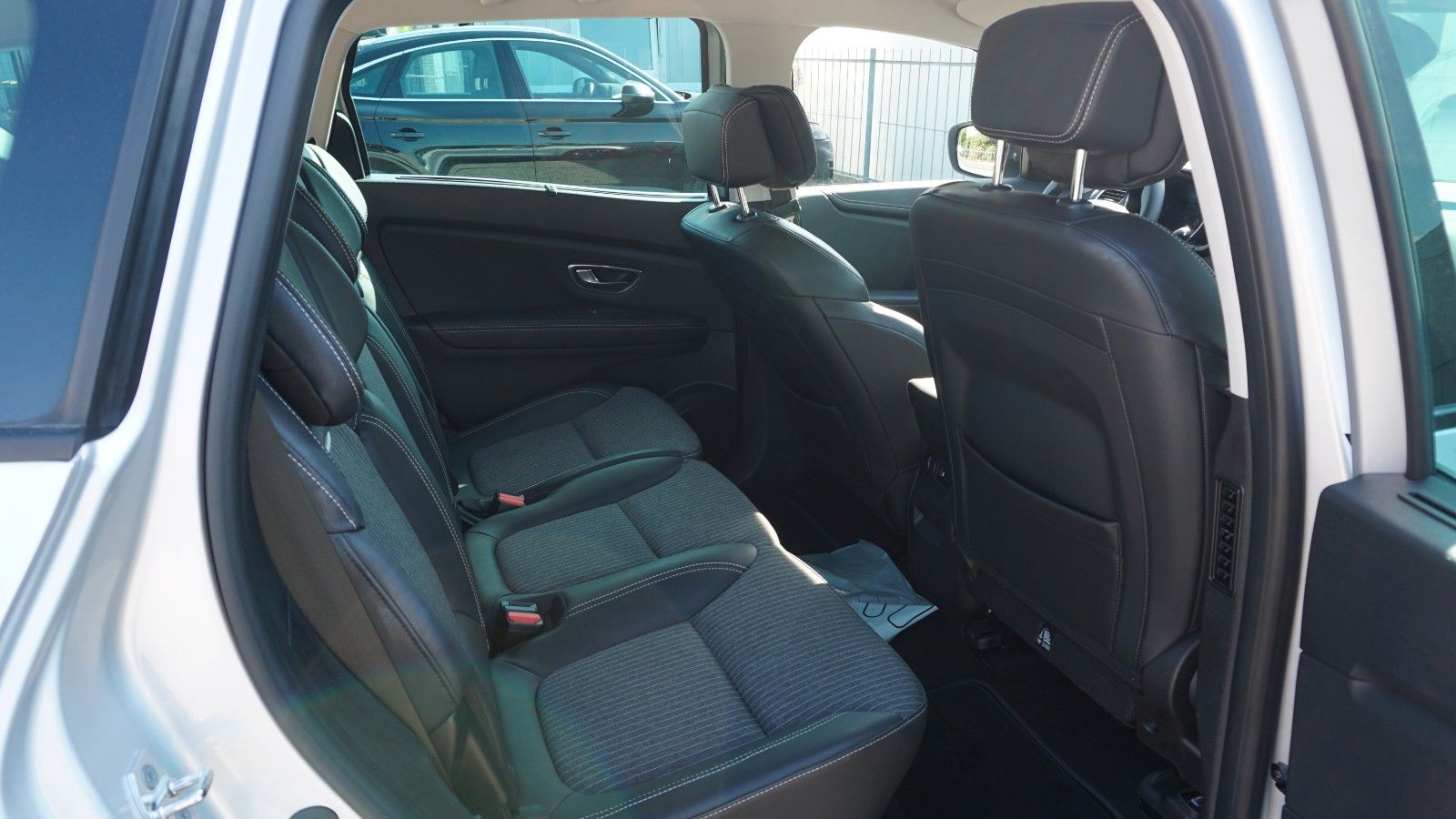 Fahrzeugabbildung Renault Renault Scenic IV Grand Techno, Kamera, LED