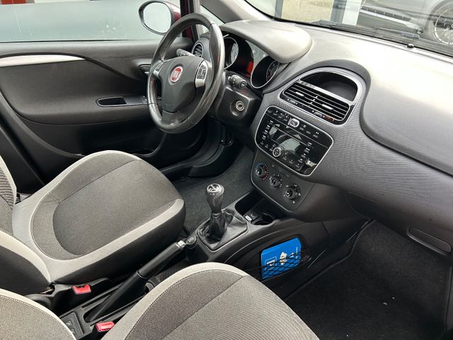 Fahrzeugabbildung Fiat Punto 1.4 Automatik+NaviZB+Klima+BT+LM-Allwetter