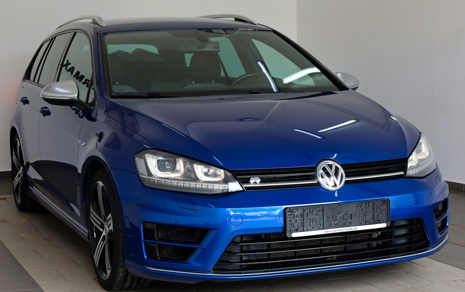 Fahrzeugabbildung Volkswagen Golf VII Variant R 4M Navi,Bi-Xenon,SH,PDC