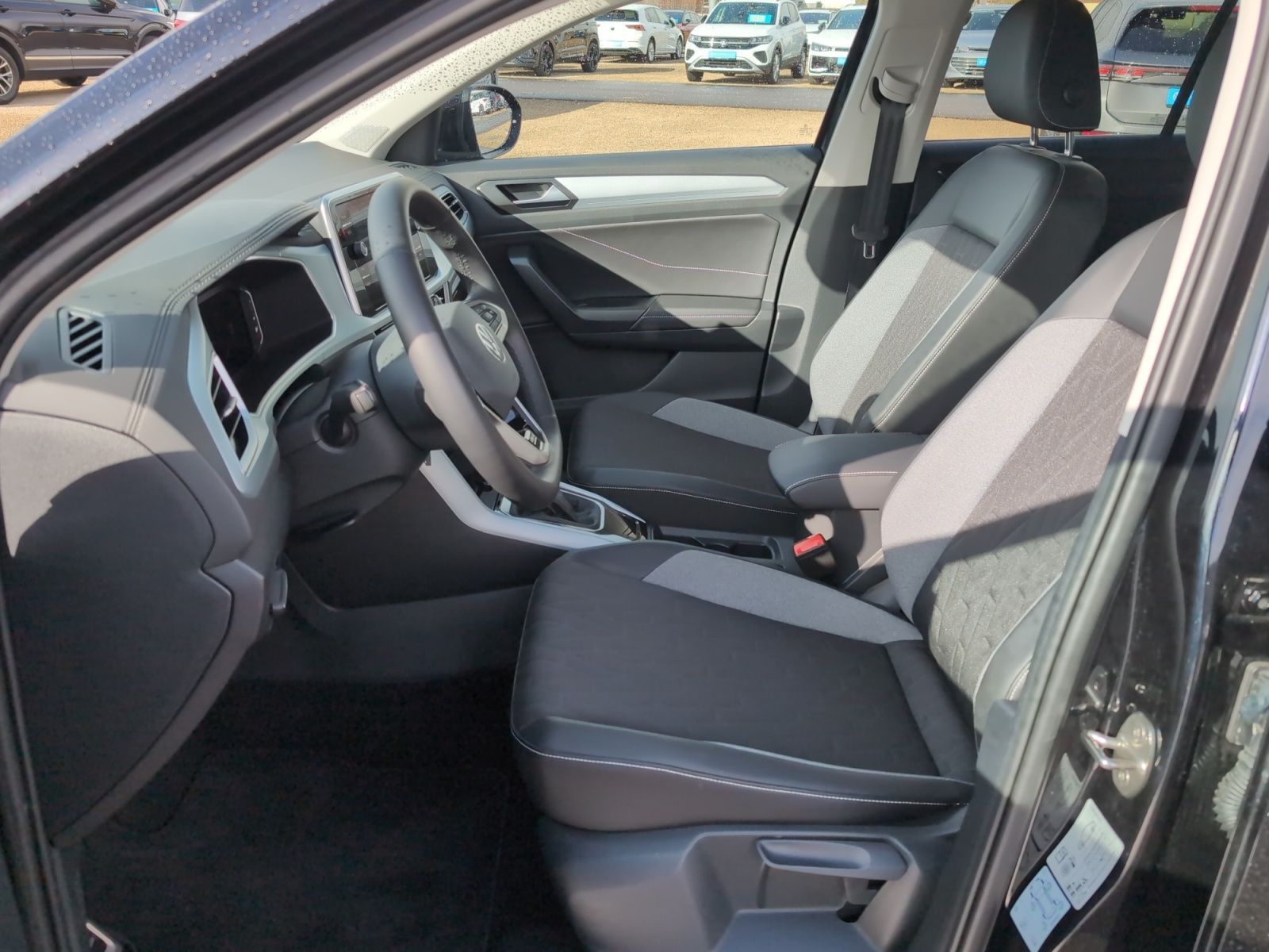 Volkswagen T-Roc - Bild 7