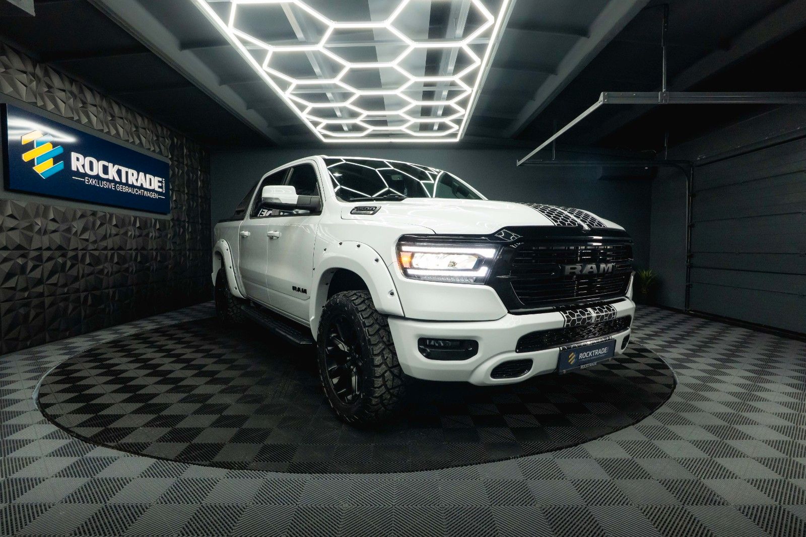 Fahrzeugabbildung Dodge RAM 5.7 V8 HEMI 4x4 OFFROAD Night-Paket *LED*