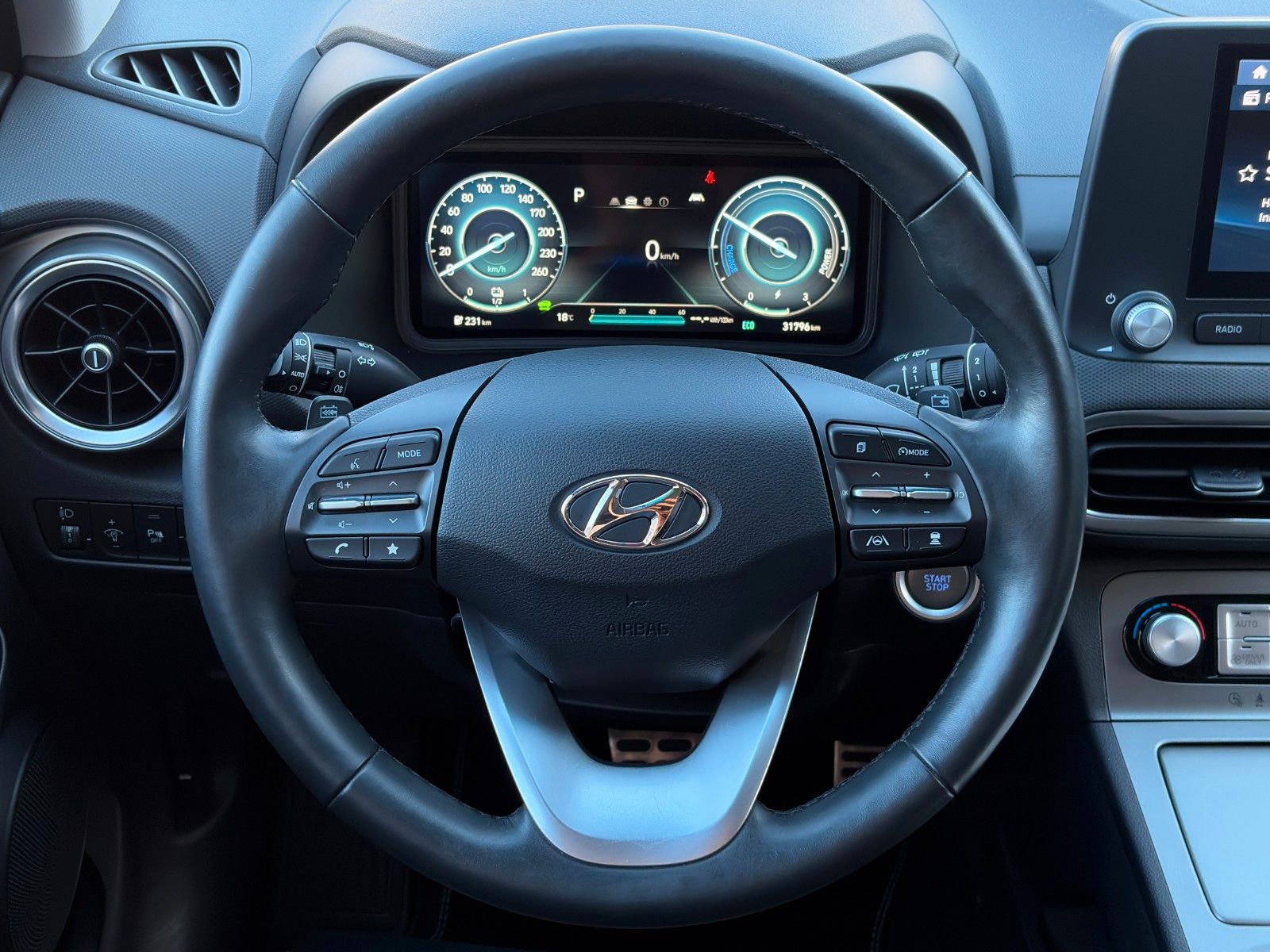 Fahrzeugabbildung Hyundai KONA E Select ACC PDC LFA LKA SHZ LHZ CarPlay