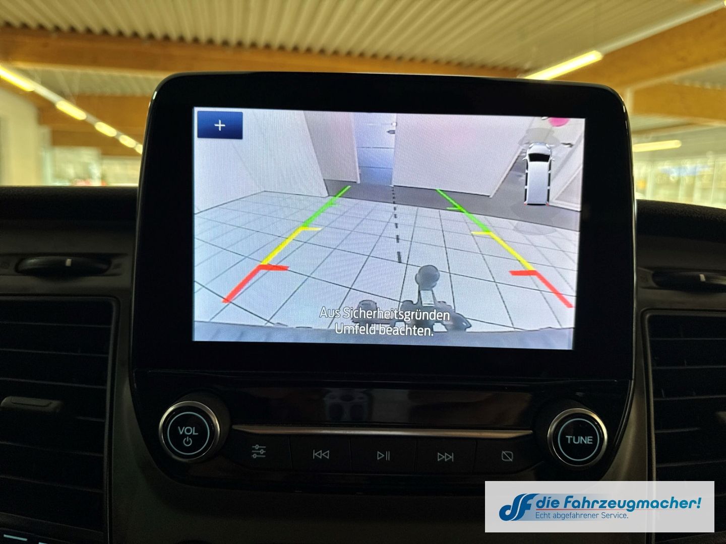 Fahrzeugabbildung Ford Transit Custom Kasten 300 L2 Trend AHK Navi Appl