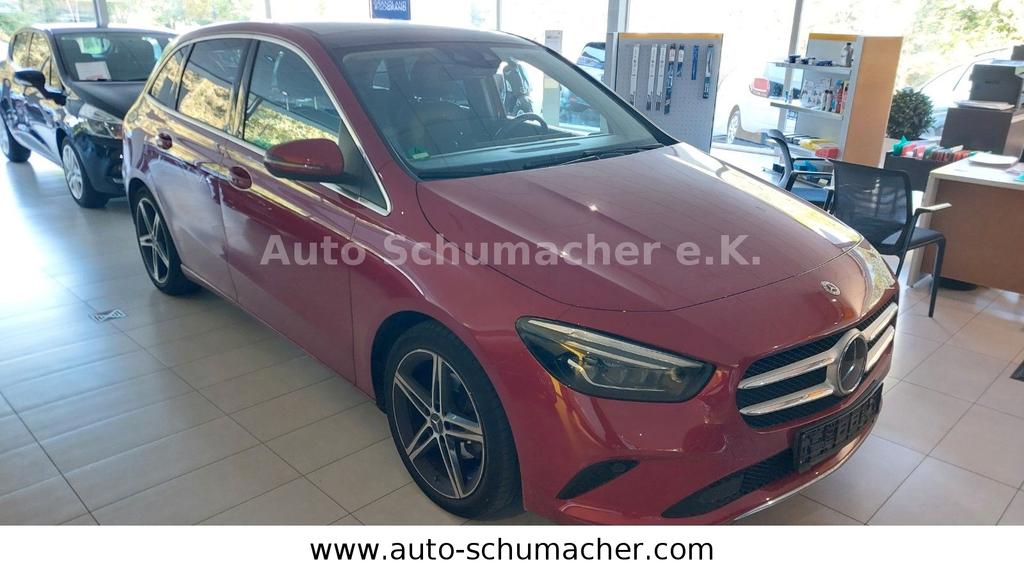 Mercedes-Benz B 180