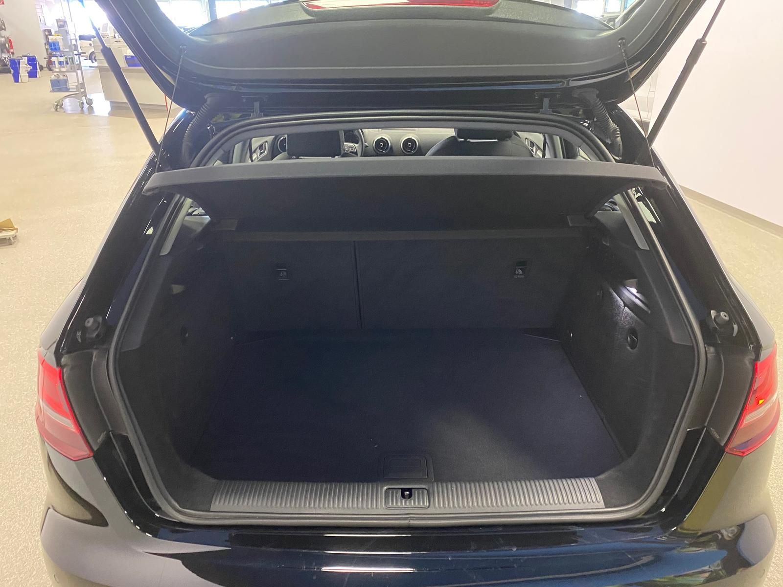 Fahrzeugabbildung Audi A3 1.5 ACT 35 TFSI SPORT NAVI+PDC+SITZHEIZ+KLIMA