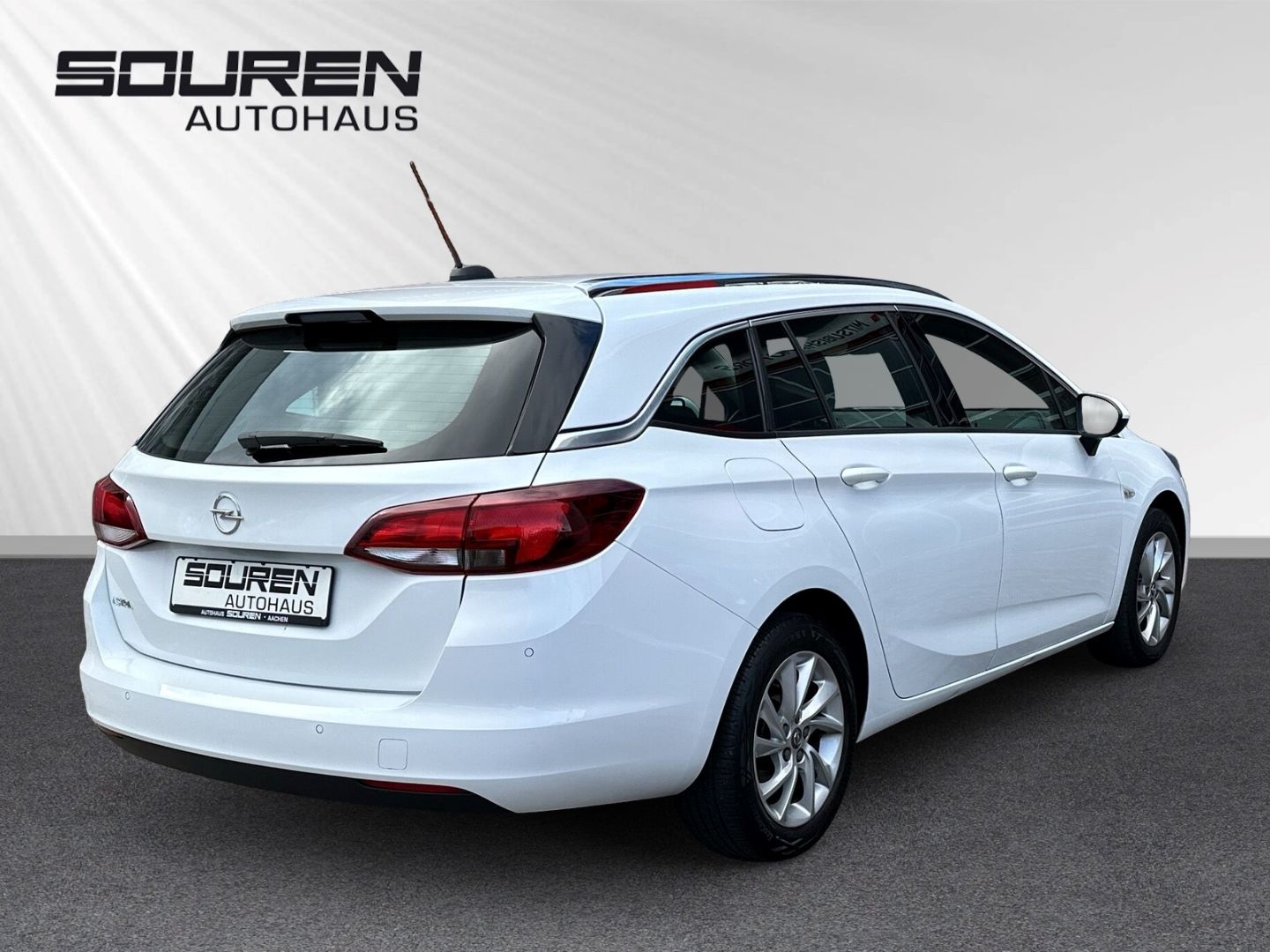 Fahrzeugabbildung Opel Astra Sports Tourer 1.2 KLIMA+ NAVI + PARKSENSOR