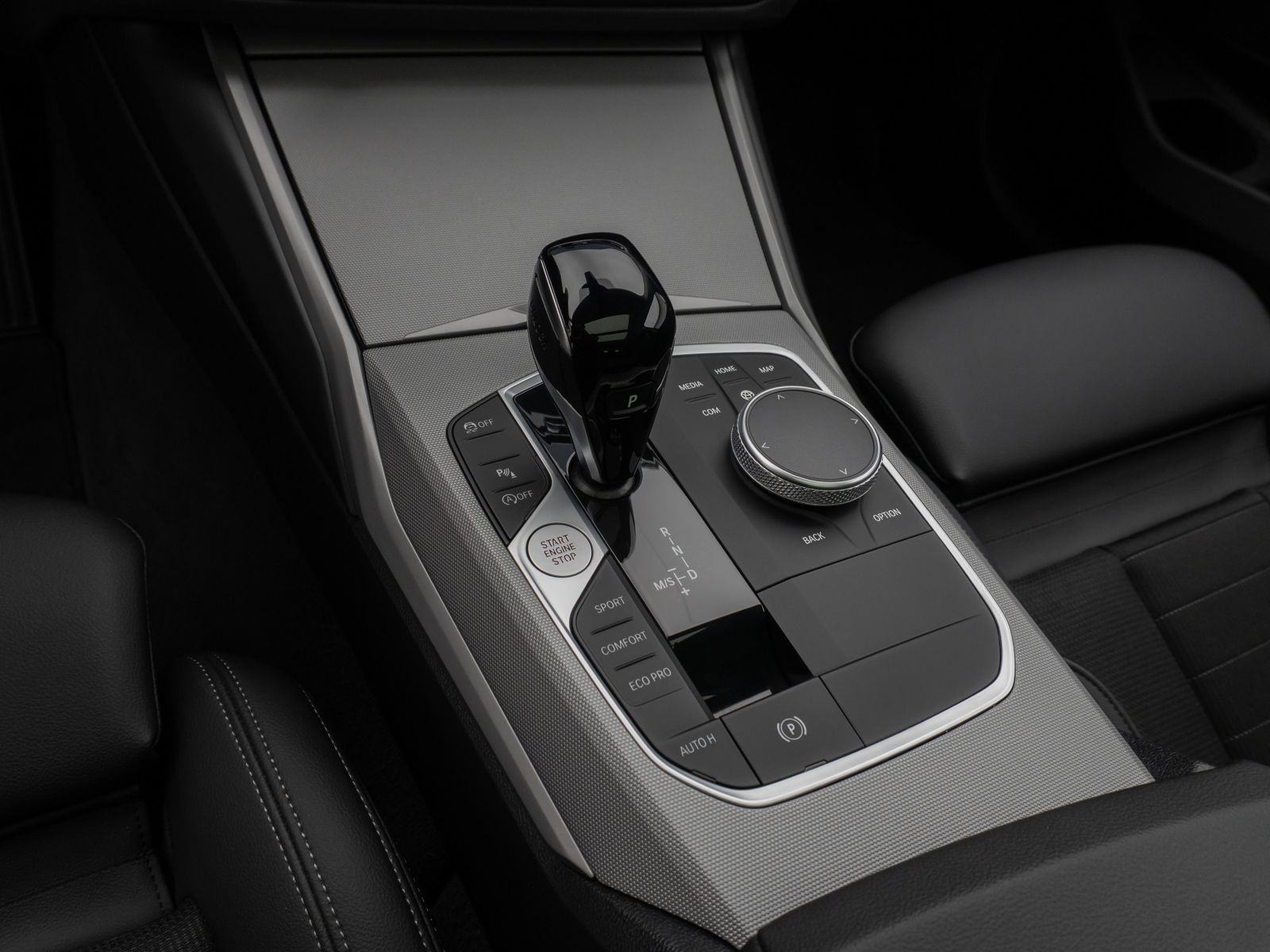 Fahrzeugabbildung BMW 318i GeschwindigReg DAB Alarm Kamera Sportsitz