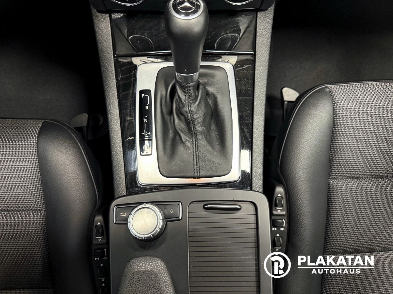 Fahrzeugabbildung Mercedes-Benz C 350 CDI Navi Tempomat Bi-Xenon MB-Service