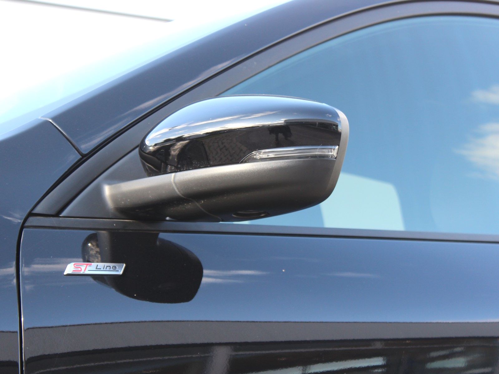 Fahrzeugabbildung Ford Kuga ST-Line