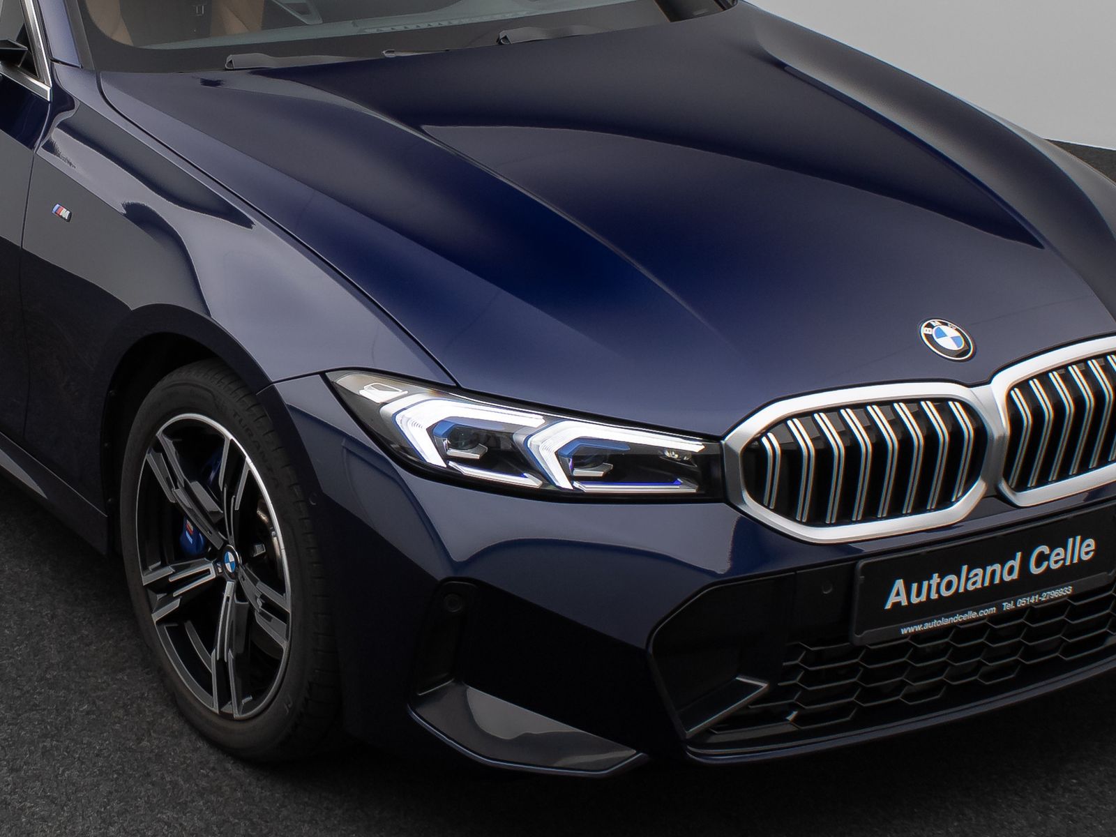 Fahrzeugabbildung BMW 330i xD M Sport Panorama Kamera HUD HiFi Komfort