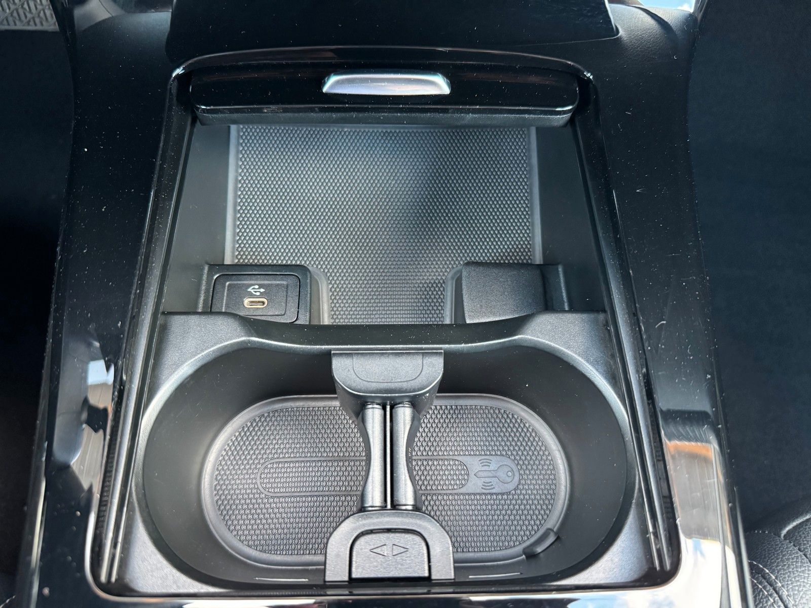 Fahrzeugabbildung Mercedes-Benz CLA 180 SB Kamera+LED+CarPlay+Spur+DAB