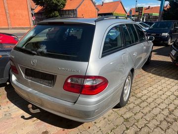 Mercedes E 200 - 3