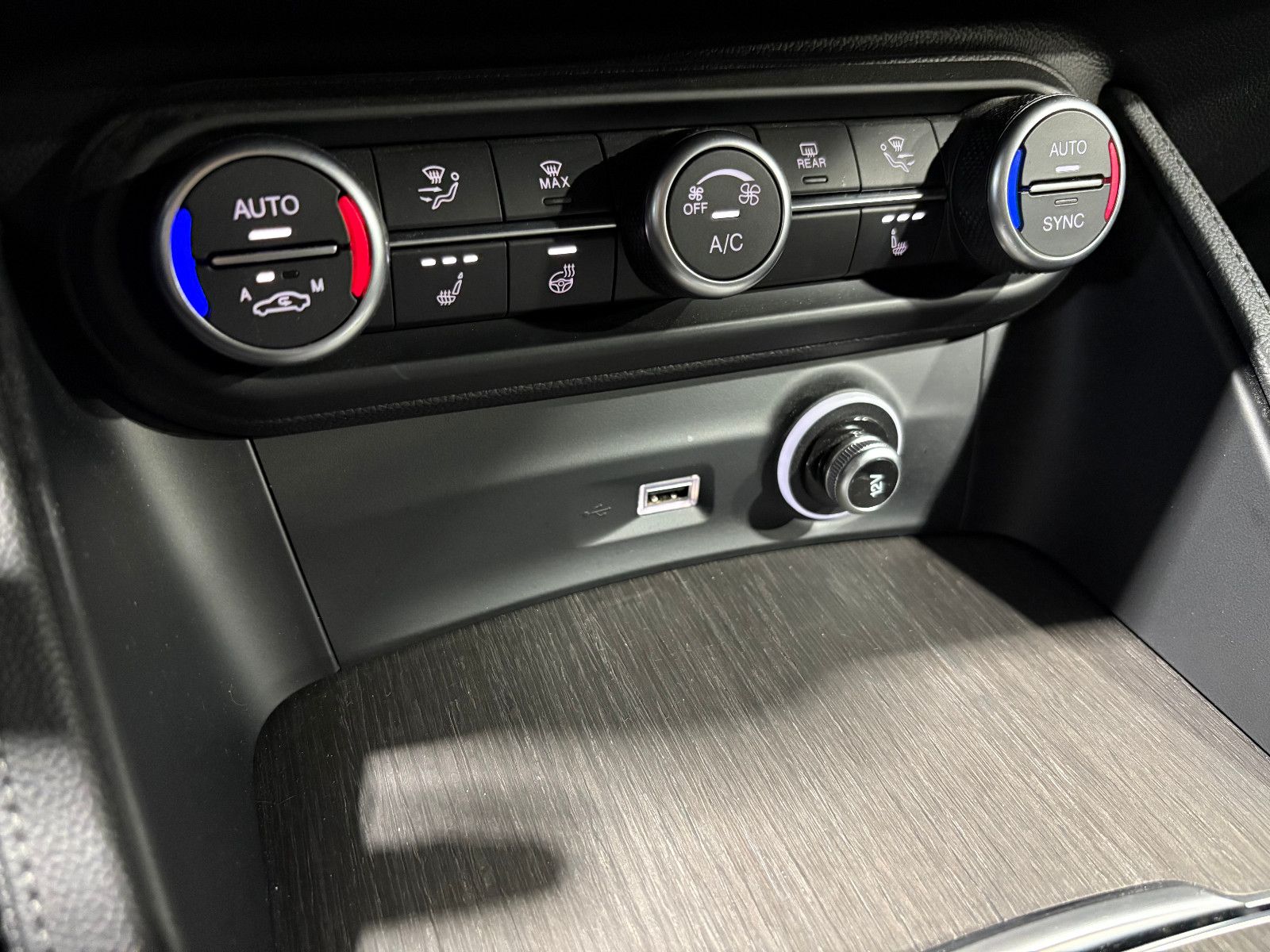 Fahrzeugabbildung Alfa Romeo Stelvio Ti Q4/MEMORY/ACC/NAVI/KAMERA/SHZ/KLIMA