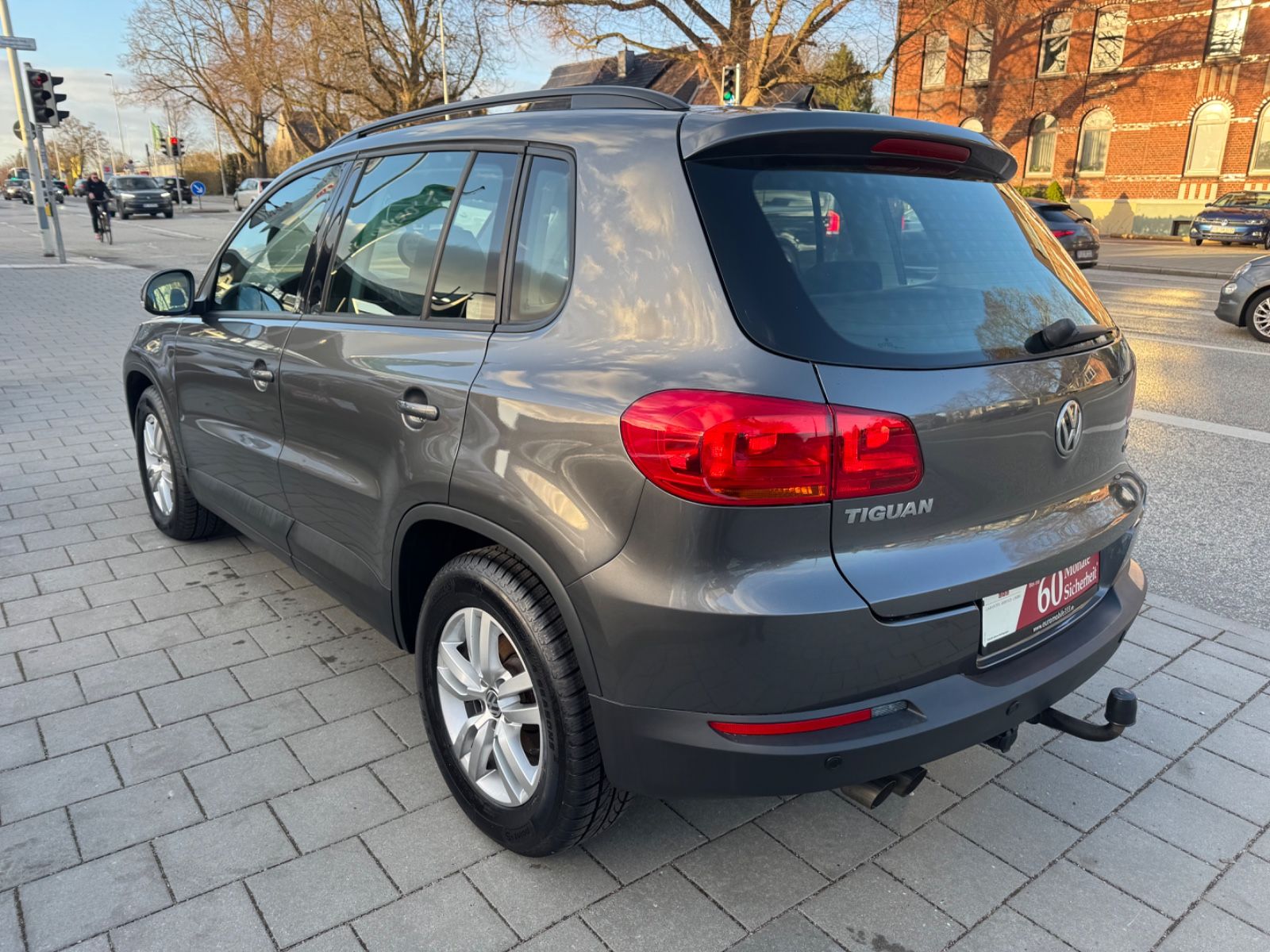 VW-Tiguan *Sithz*NAVI*Temp*PDC*2-Z.Klima*AHK*