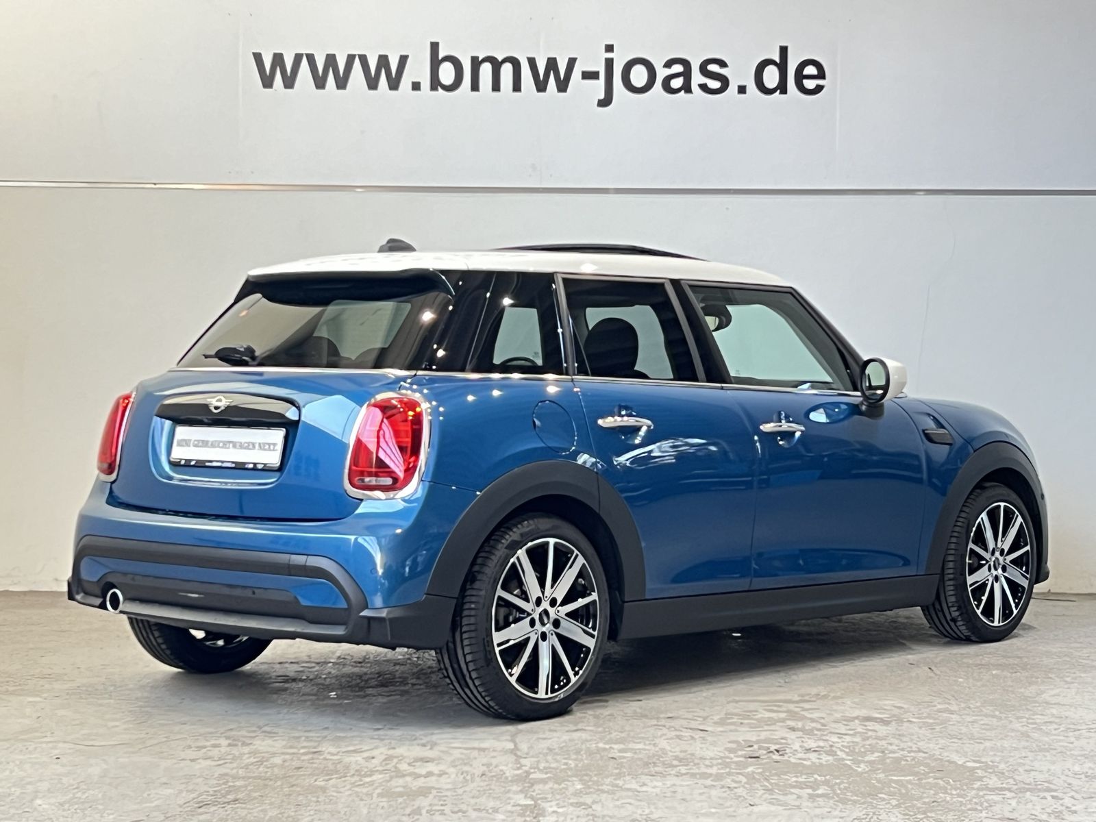 Fahrzeugabbildung MINI Cooper 5-Türer Premium Plus Head-Up Pano.Dach