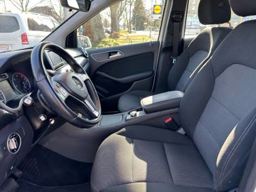 Fahrzeugabbildung Mercedes-Benz B 180 CDI SportsTourer*Tempomat*Navi*Bi-Xenon*