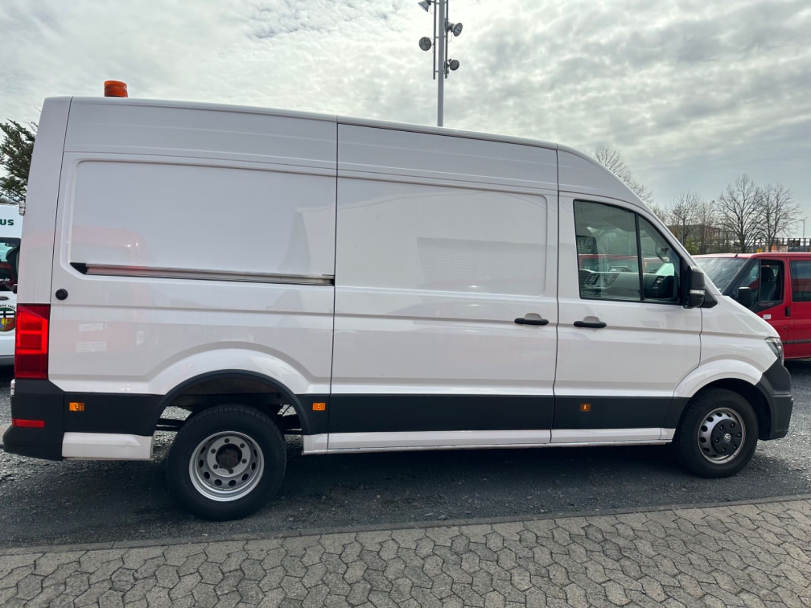 Fahrzeugabbildung Volkswagen Crafter 50 Kasten  *Mittellang* Hochdach* RWD*