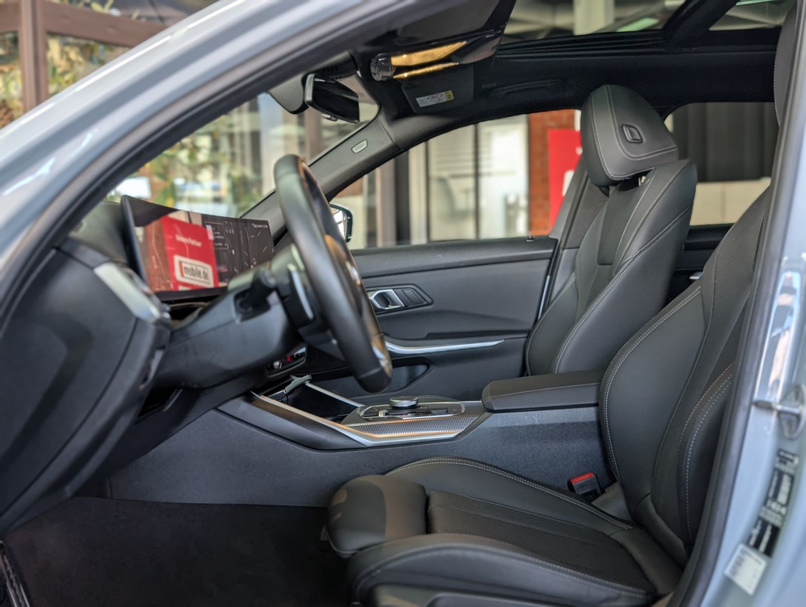 Fahrzeugabbildung BMW 320 d xDrive M Sport SHADOW PANO ACC KAM AHK LED